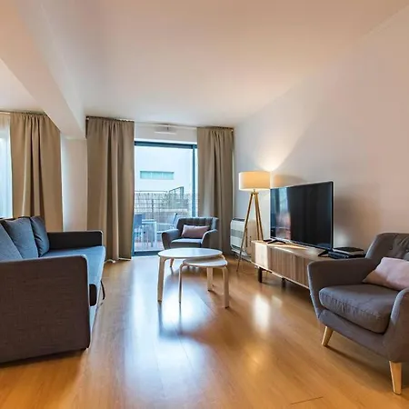 Downtown 2-bedroom W/terrace