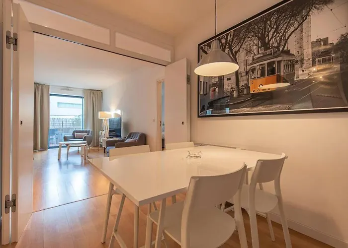 Downtown 2-bedroom W/terrace Lisbon