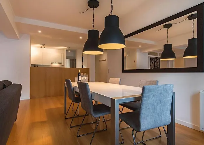 Downtown 2-bedroom W/terrace Apartment *