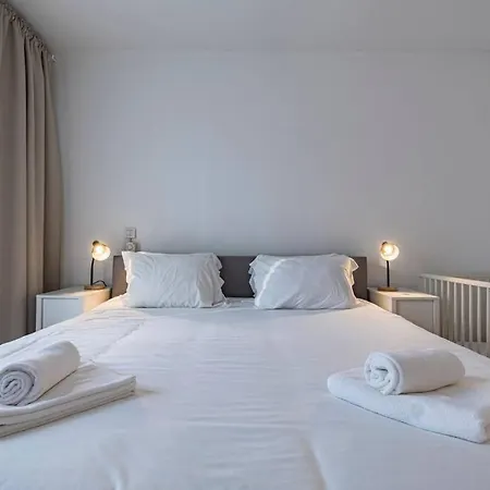 Downtown 2-bedroom W/terrace Lejlighed