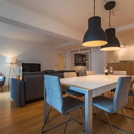 Lejlighed Downtown 2-bedroom W/terrace *