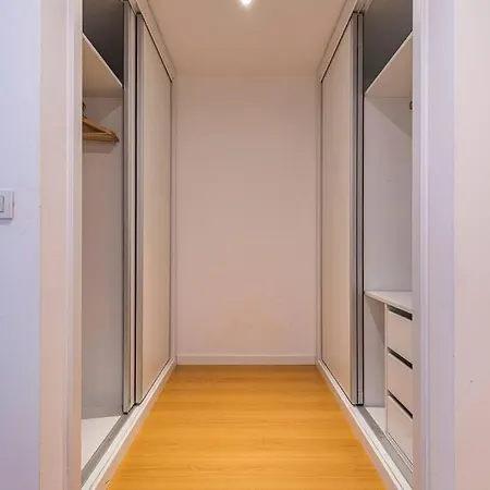 Downtown 2-bedroom W/terrace Apartament *