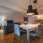 Lägenhet Downtown 2-bedroom W/terrace *