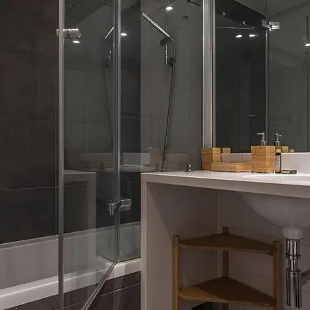 Downtown 2-bedroom W/terrace * Lisbon