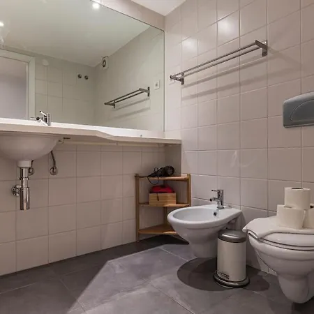 Downtown 2-bedroom W/terrace Apartment Lisbon